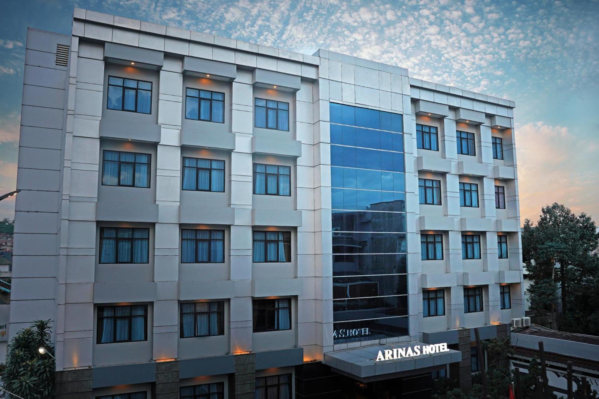 Arinas Hotel 반다르 람풍 외부 사진